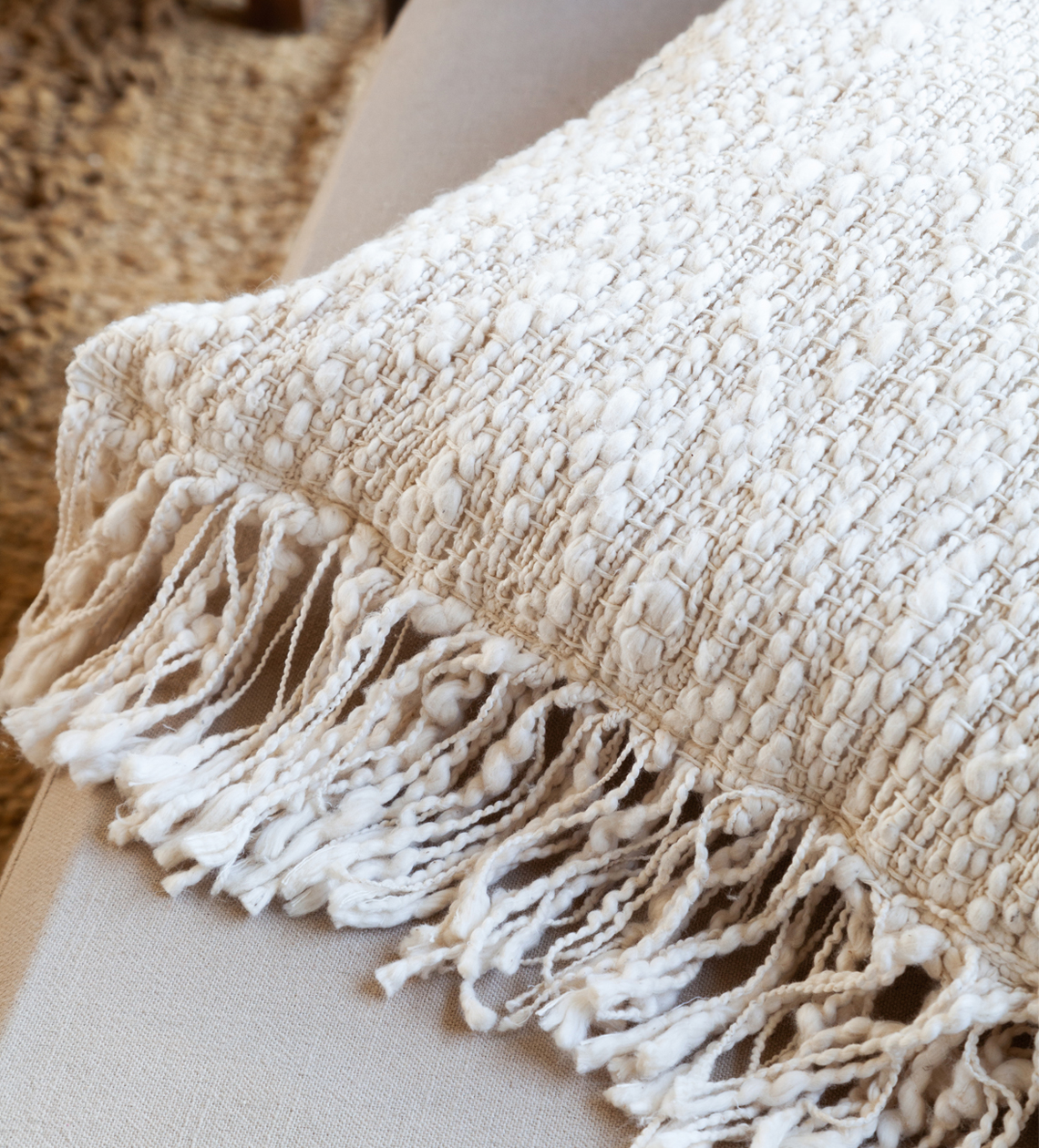 almohadon-tramas-de-algodon-con-flecos