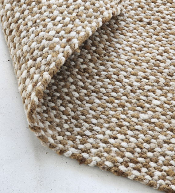 alfombra-puntitos-1-vison-te-nat