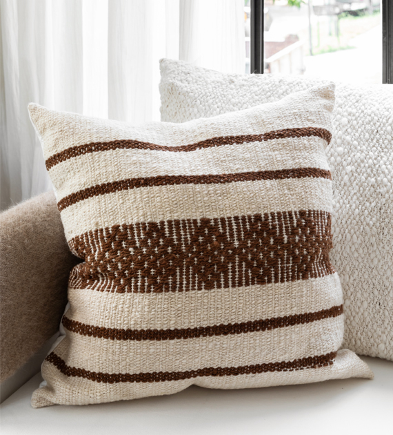 almohadon-atamisqui-cuadrado-grande-chocolate